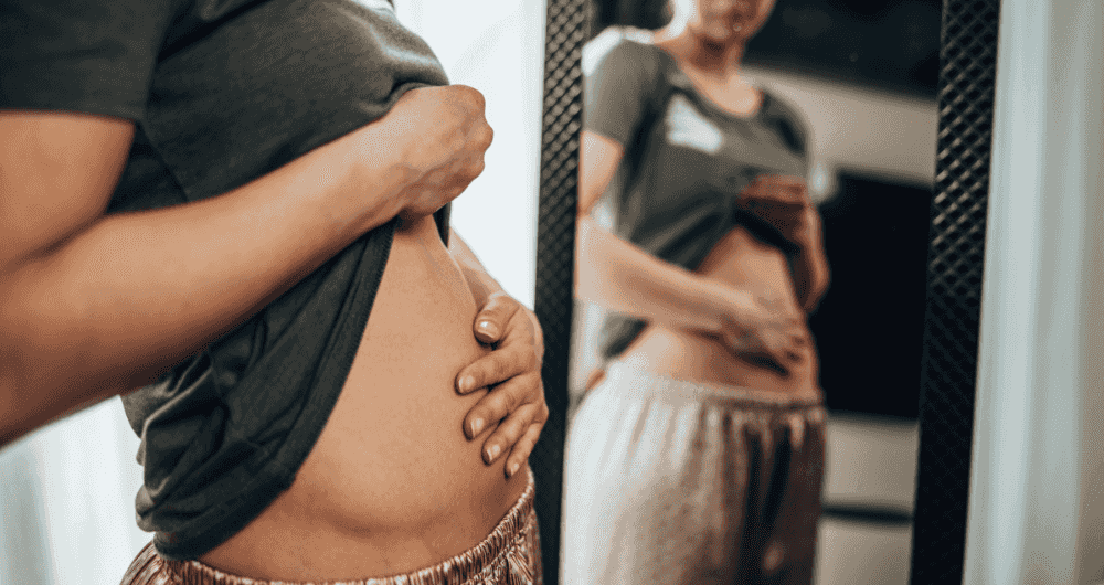Le ventre gonflé, un des symptômes de l'endométriose